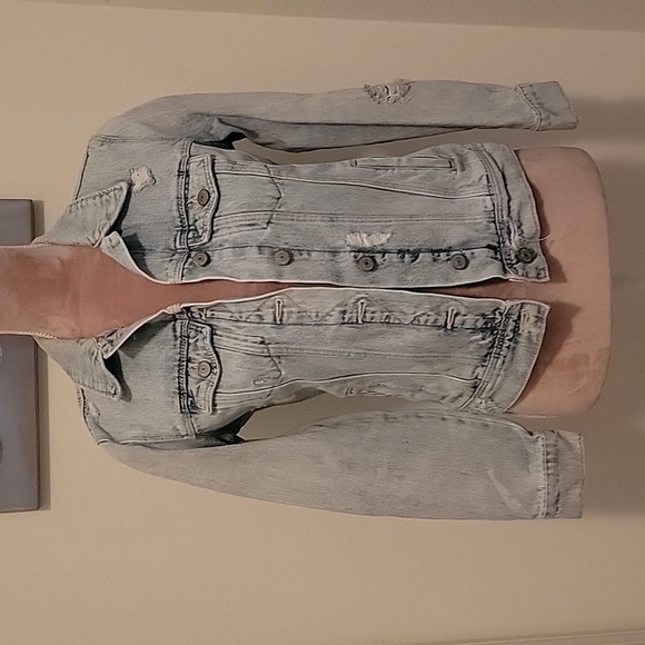 Old Navy Women's Distressed 100% Cotton Denim Jean Jacket. Size XS, EUC - Picture 1 of 7